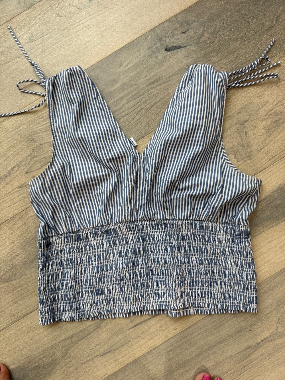 Old Navy Pin Stripe Summer Shirt with sweet shoulder ties, L